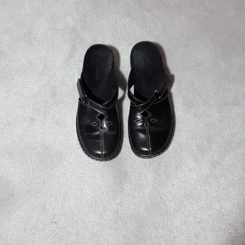 Clarks black sandals 7M